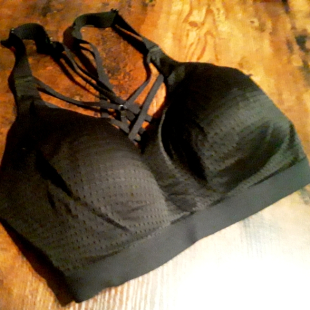 NWOT Victoria's Secret Black 34DD Strappy Sports Bra